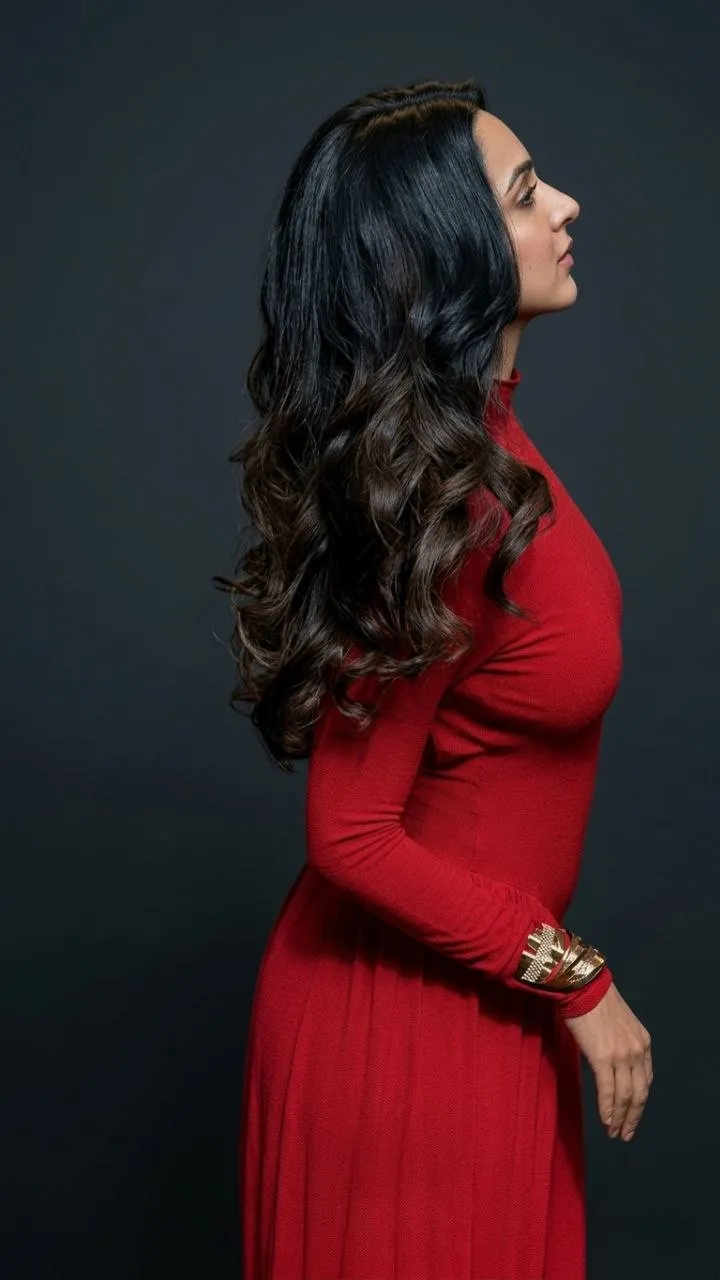 Kiara Advani Stuns in Bold Red Outfit at Special Photoshoot (19)