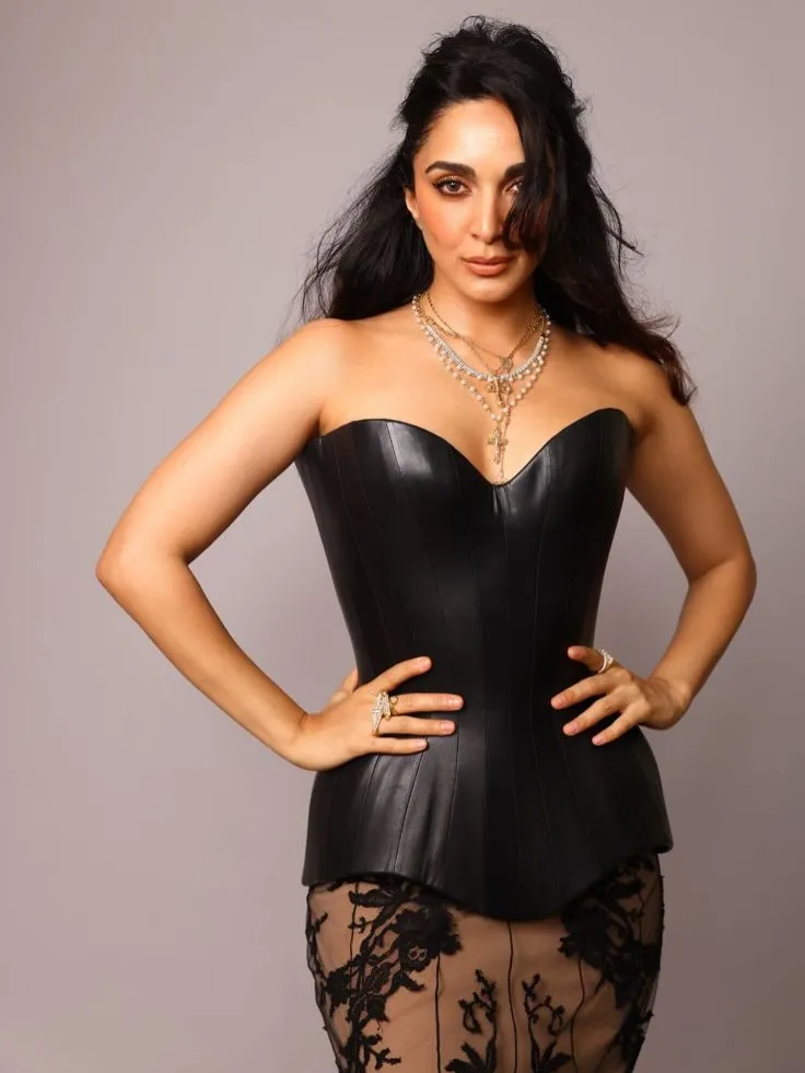Kiara Advani Turns Heads in Stunning Black Fashion Photoshoot (1)