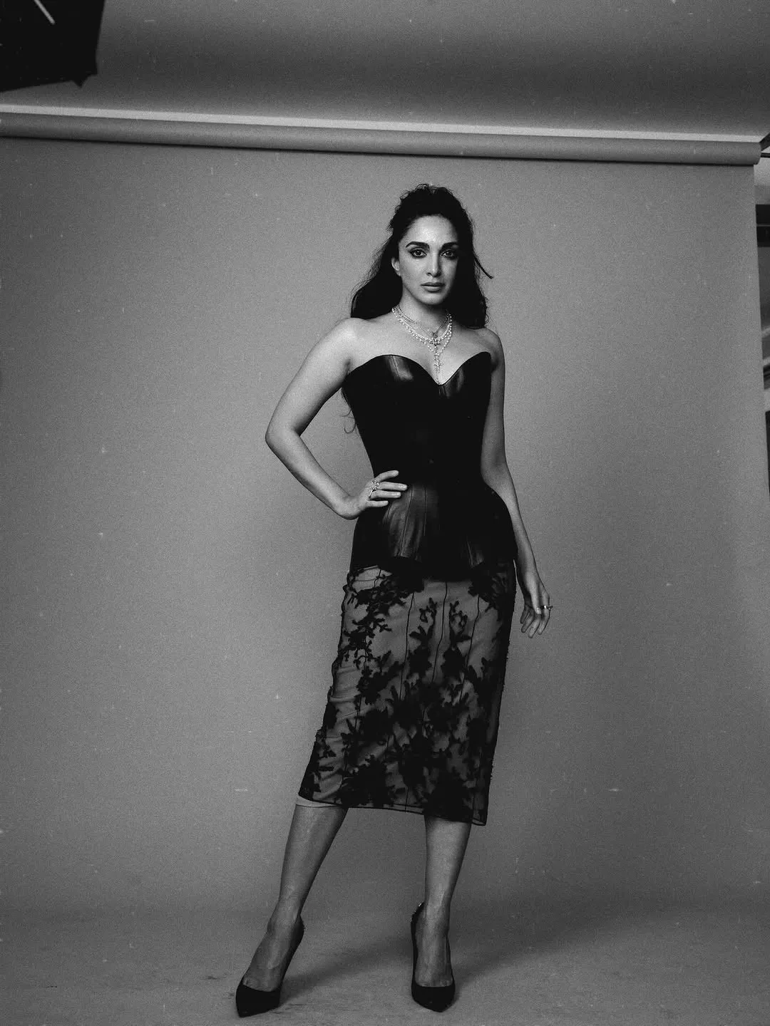 Kiara Advani Turns Heads in Stunning Black Fashion Photoshoot (9)