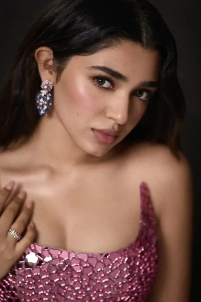 Krithi Shetty Dazzles in Glamorous Pink Sequin Dress – Latest Photos (12)
