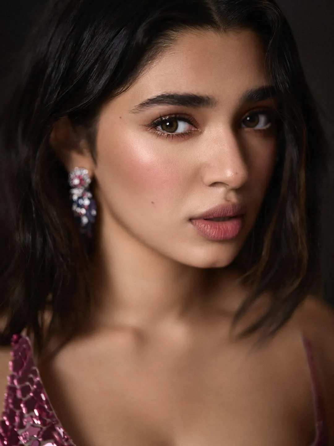Krithi Shetty Dazzles in Glamorous Pink Sequin Dress – Latest Photos (2)