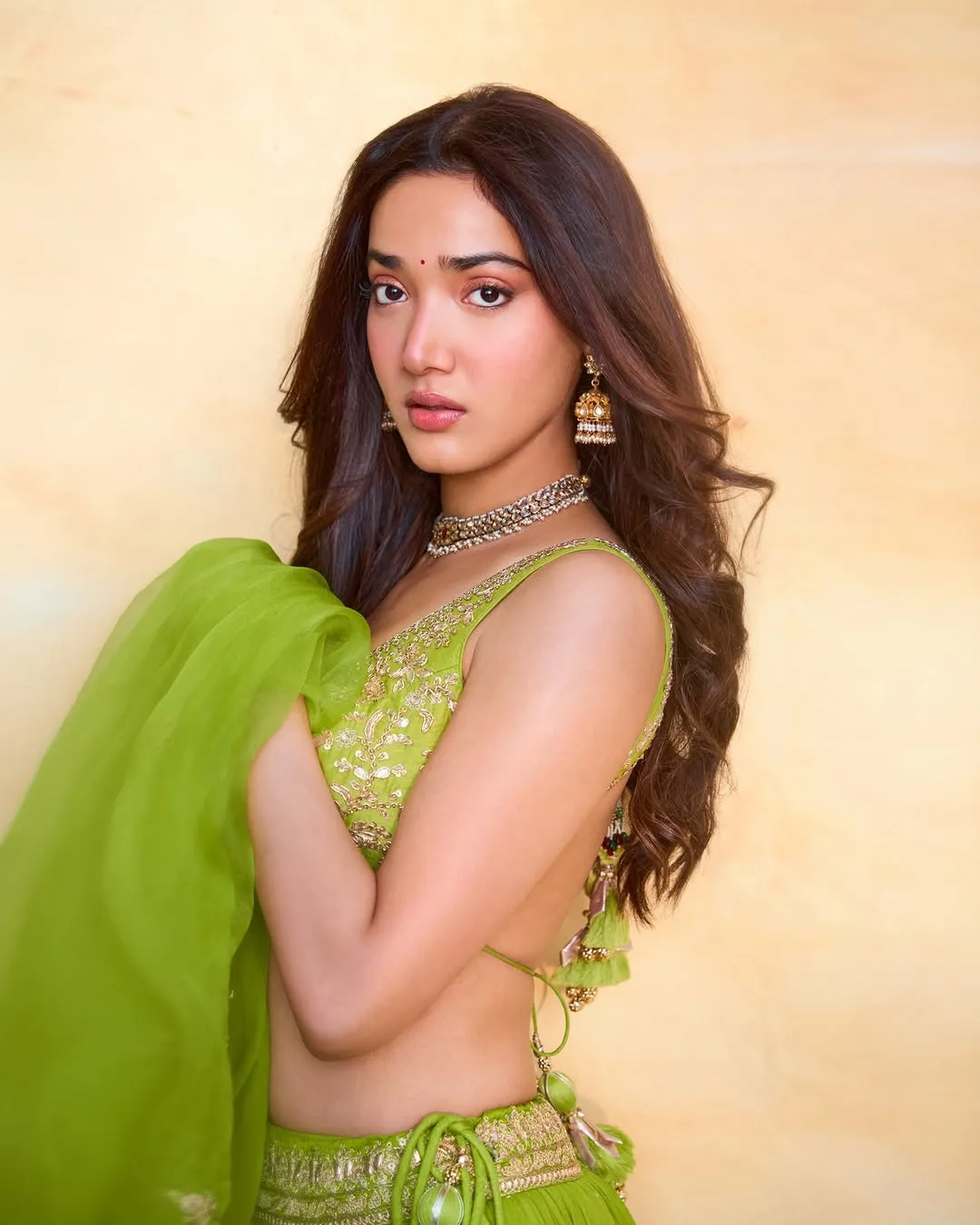Medha Shankr Looks Gorgeous in Lime Green Lehenga Photos (11)