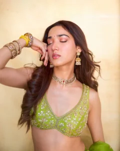Medha Shankr Looks Gorgeous in Lime Green Lehenga Photos (13)