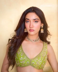 Medha Shankr Looks Gorgeous in Lime Green Lehenga Photos (14)