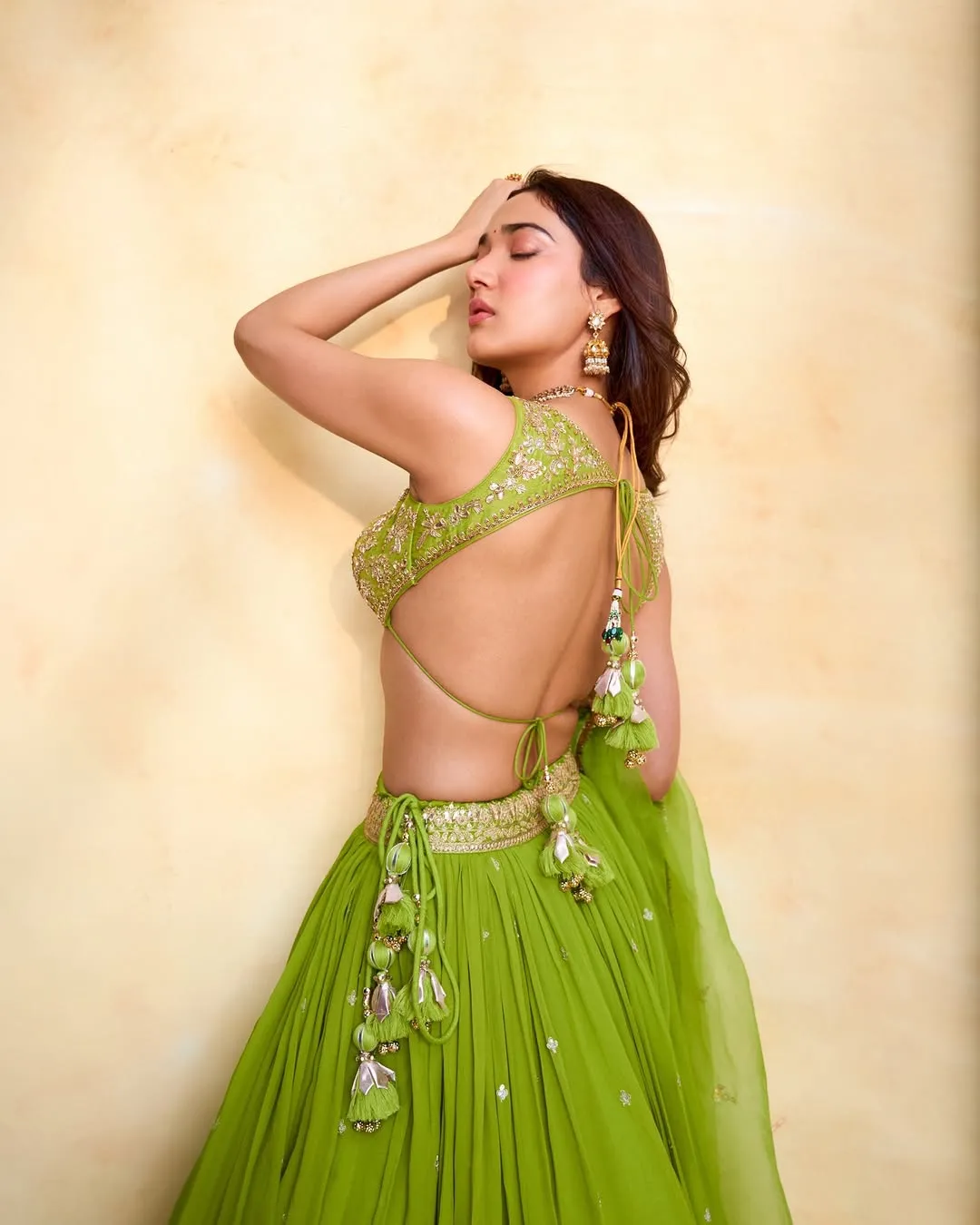 Medha Shankr Looks Gorgeous in Lime Green Lehenga Photos (3)