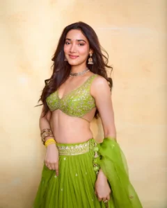 Medha Shankr Looks Gorgeous in Lime Green Lehenga Photos (4)