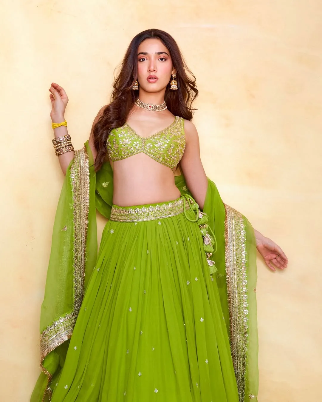 Medha Shankr Looks Gorgeous in Lime Green Lehenga Photos (5)