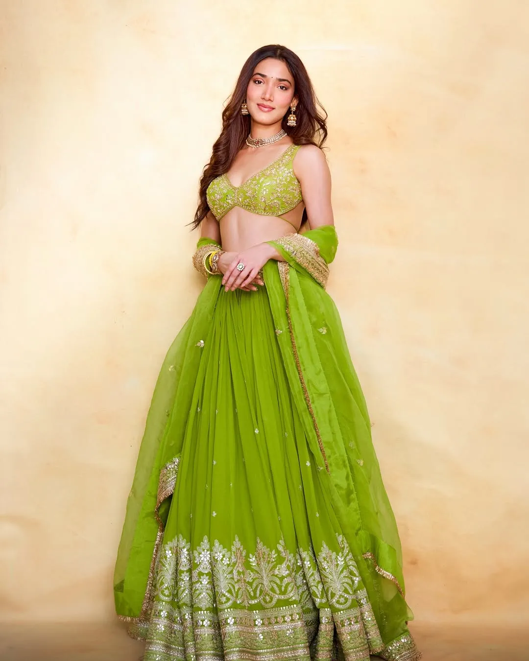 Medha Shankr Looks Gorgeous in Lime Green Lehenga Photos (6)