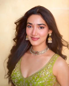 Medha Shankr Looks Gorgeous in Lime Green Lehenga Photos (8)