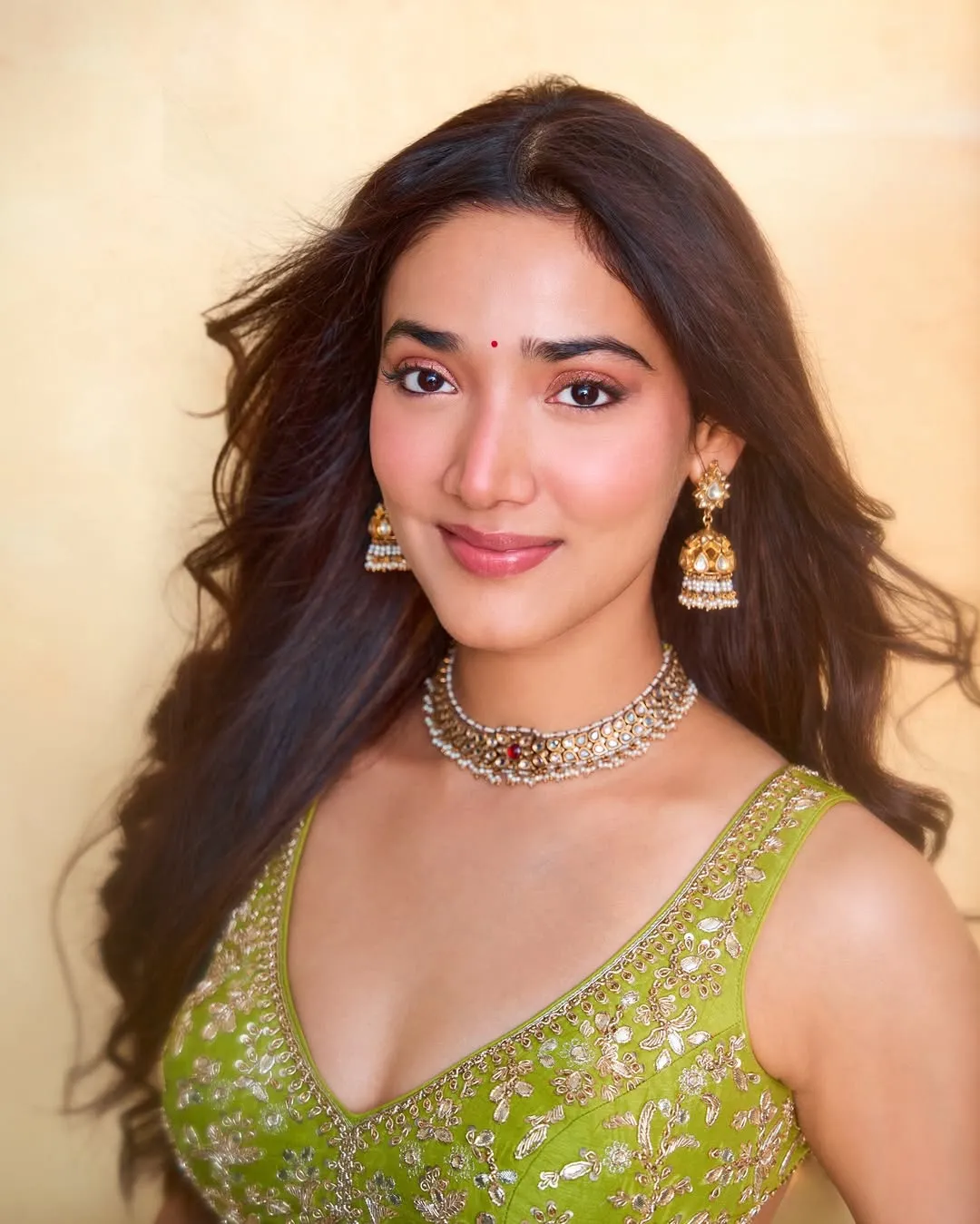 Medha Shankr Looks Gorgeous in Lime Green Lehenga Photos (8)