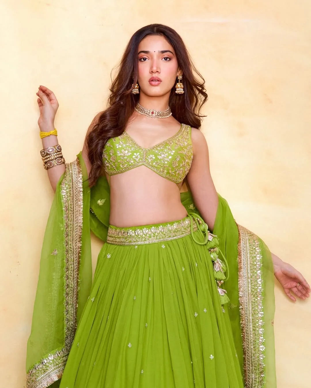 Medha Shankr Looks Gorgeous in Lime Green Lehenga Photos (9)