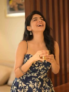Misha Narang Looks Adorable in Blue Floral Dress Latest Photos (10)