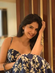 Misha Narang Looks Adorable in Blue Floral Dress Latest Photos (12)