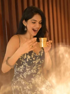 Misha Narang Looks Adorable in Blue Floral Dress Latest Photos (13)