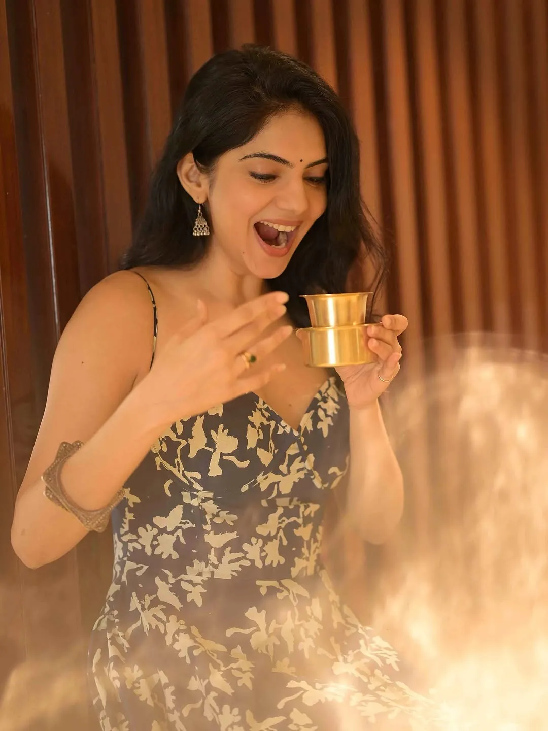 Misha Narang Looks Adorable in Blue Floral Dress Latest Photos (13)
