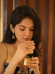 Misha Narang Looks Adorable in Blue Floral Dress Latest Photos (15)