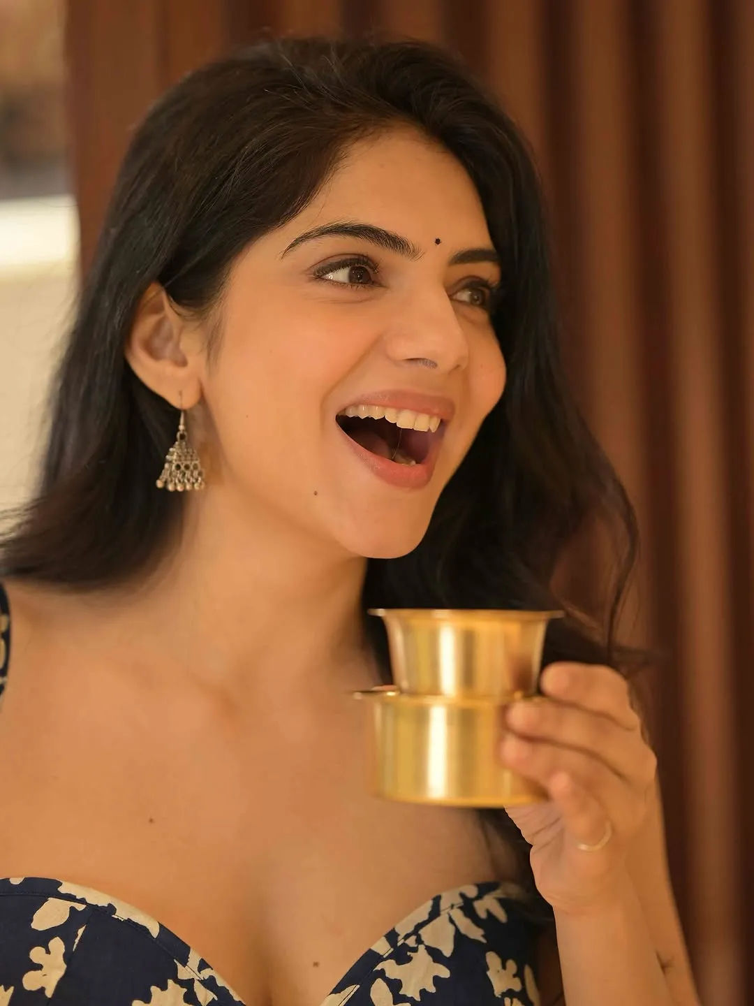 Misha Narang Looks Adorable in Blue Floral Dress Latest Photos (2)