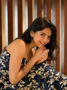 Misha Narang Looks Adorable in Blue Floral Dress Latest Photos (3)