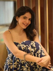 Misha Narang Looks Adorable in Blue Floral Dress Latest Photos (5)