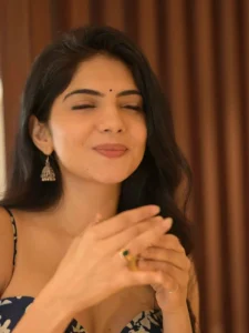 Misha Narang Looks Adorable in Blue Floral Dress Latest Photos (6)