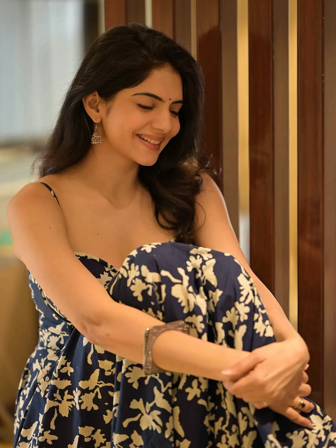 Misha Narang Looks Adorable in Blue Floral Dress Latest Photos (7)