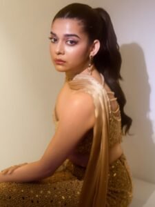 Mithila Palkar Stuns in Glamorous Champagne Ethnic Outfit Photos (10)