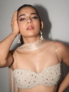 Mithila Palkar Stuns in Glamorous Champagne Ethnic Outfit Photos (11)