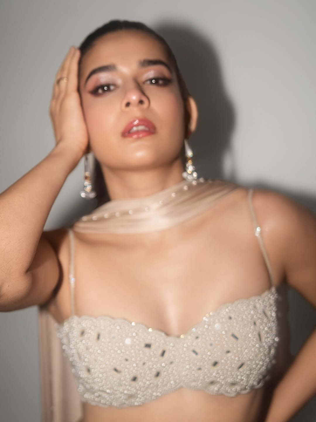 Mithila Palkar Stuns in Glamorous Champagne Ethnic Outfit Photos (17)