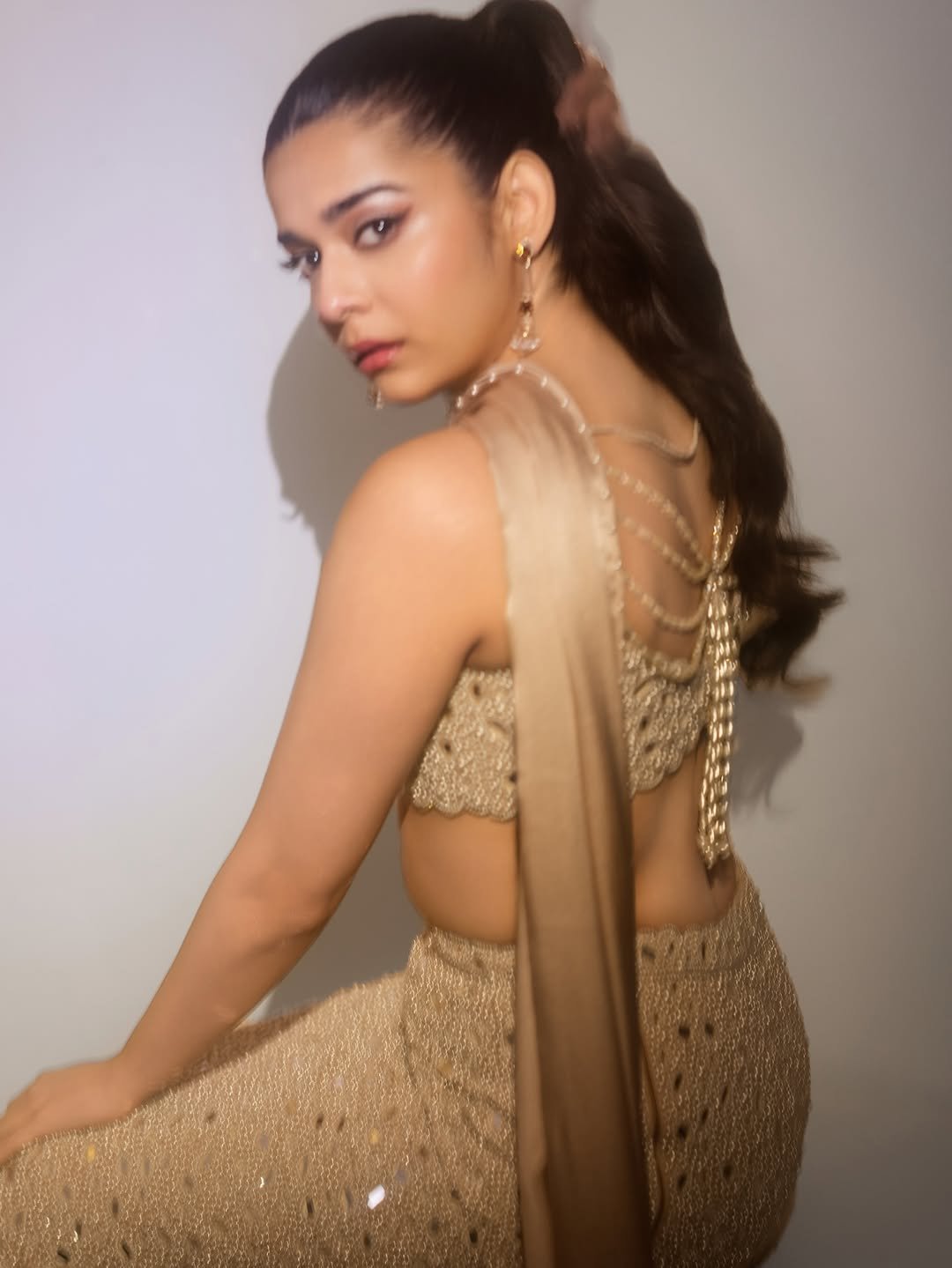 Mithila Palkar Stuns in Glamorous Champagne Ethnic Outfit Photos (20)