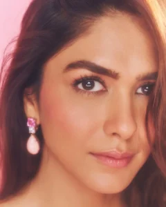 Mrunal Thakur Dazzles in Pink Designer Dress – Latest Glamorous Photos (13)