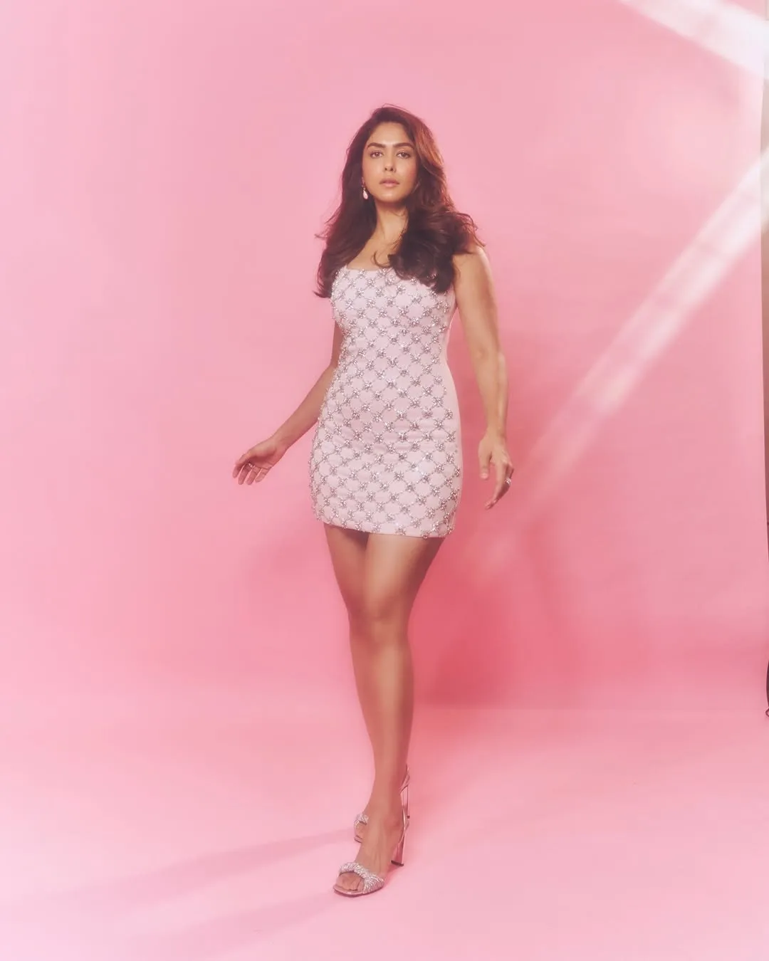 Mrunal Thakur Dazzles in Pink Designer Dress – Latest Glamorous Photos (14)