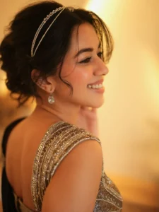 Mrunalini Ravi Looks Gorgeous in Elegant Designer Saree – Latest Photos (2)