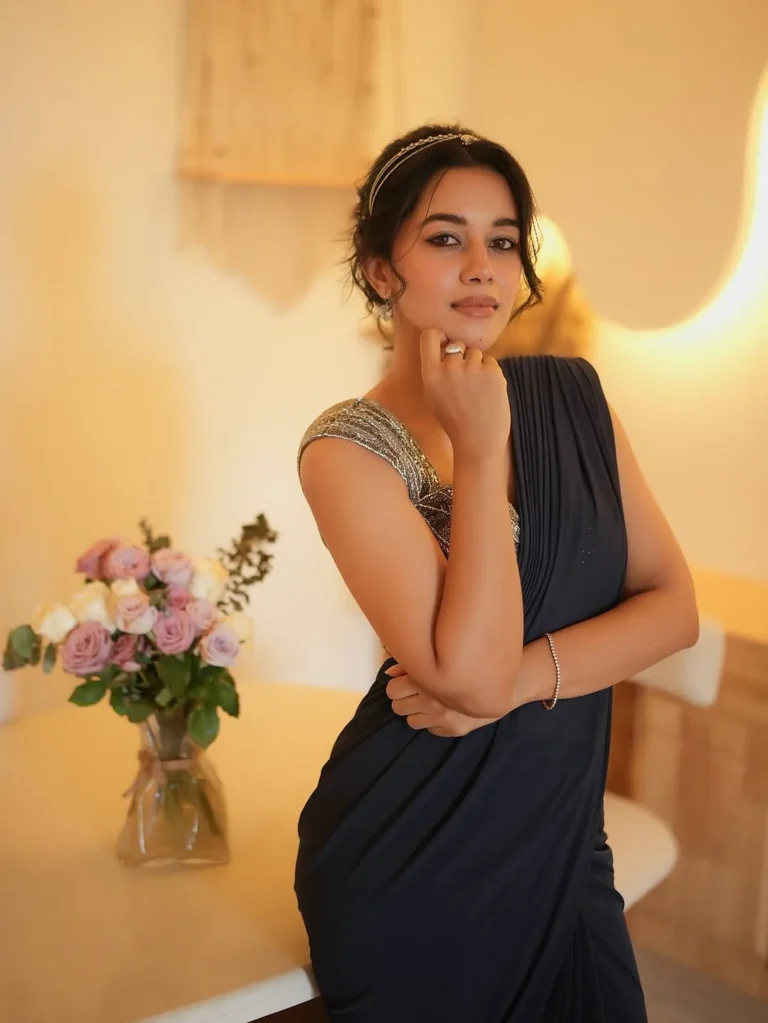 Mrunalini Ravi Looks Gorgeous in Elegant Designer Saree – Latest Photos (5)