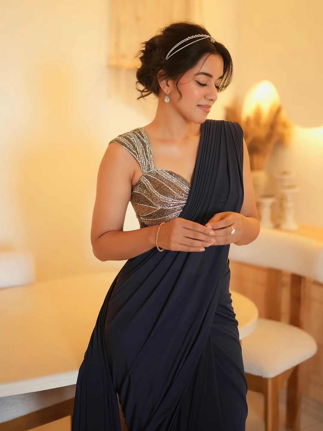 Mrunalini Ravi Looks Gorgeous in Elegant Designer Saree – Latest Photos (6)