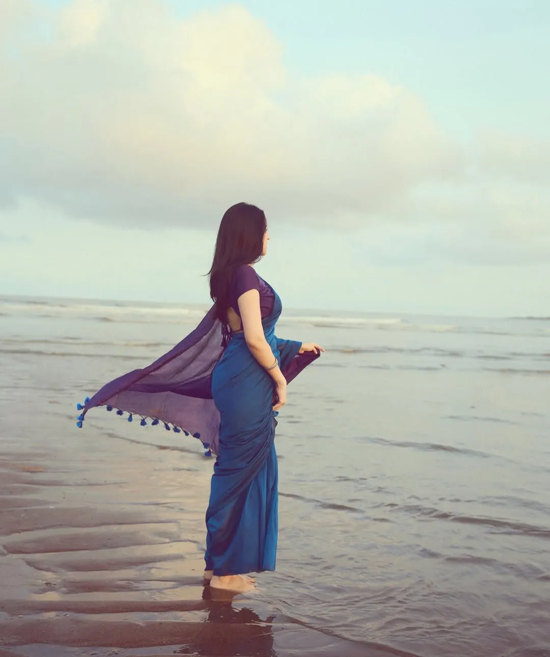 Nuveksha Looks Charming in Elegant Blue Saree Beach Photos (8)