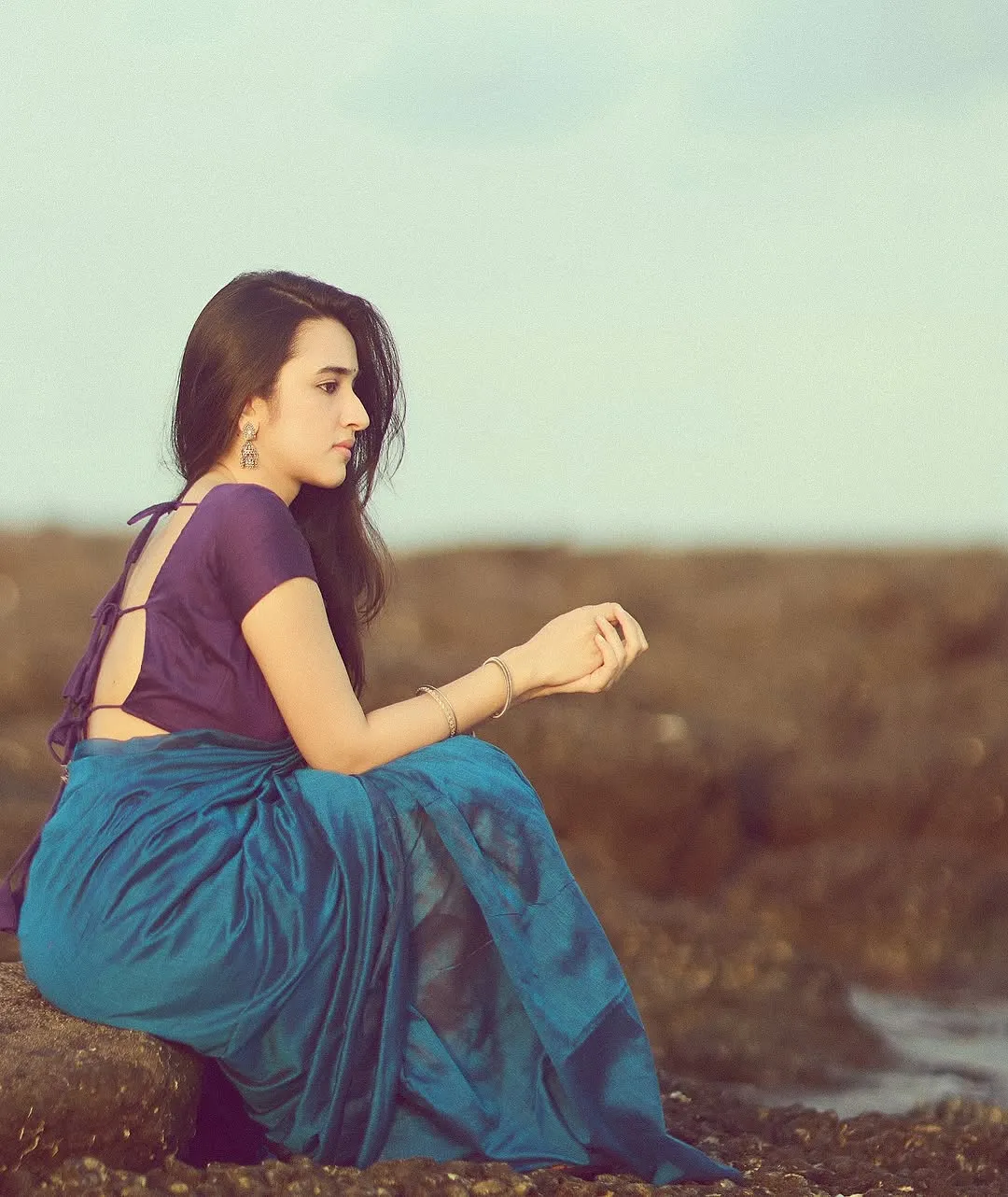 Nuveksha Looks Charming in Elegant Blue Saree Beach Photos (9)