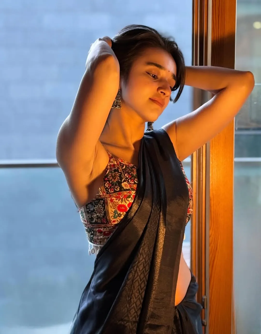 Nuveksha Stuns in Elegant Black Saree During Latest Photoshoot (9)