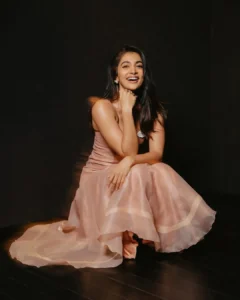 Pooja Hegde Radiates Charm in Elegant Pink Outfit – Latest Photoshoot (3)