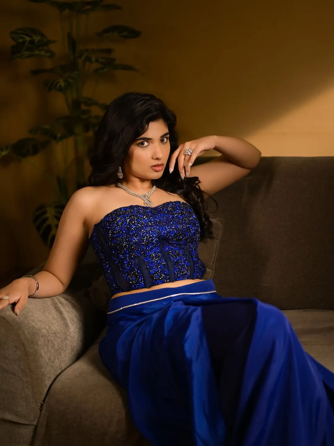 Pragya Nagra Stuns in Elegant Royal Blue Outfit Latest Photos (7)