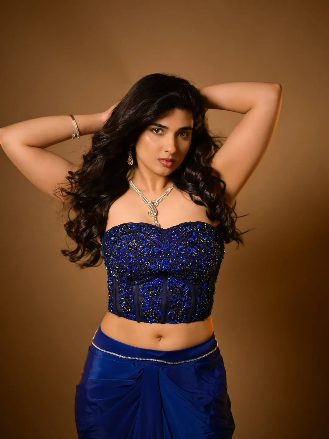 Pragya Nagra Stuns in Elegant Royal Blue Outfit Latest Photos (9)
