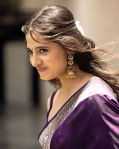 Preethi Asrani Looks Stunning in Elegant Purple Saree Photos (10)