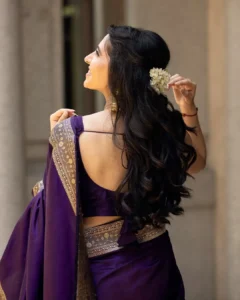 Preethi Asrani Looks Stunning in Elegant Purple Saree Photos (11)