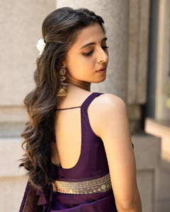Preethi Asrani Looks Stunning in Elegant Purple Saree Photos (20)