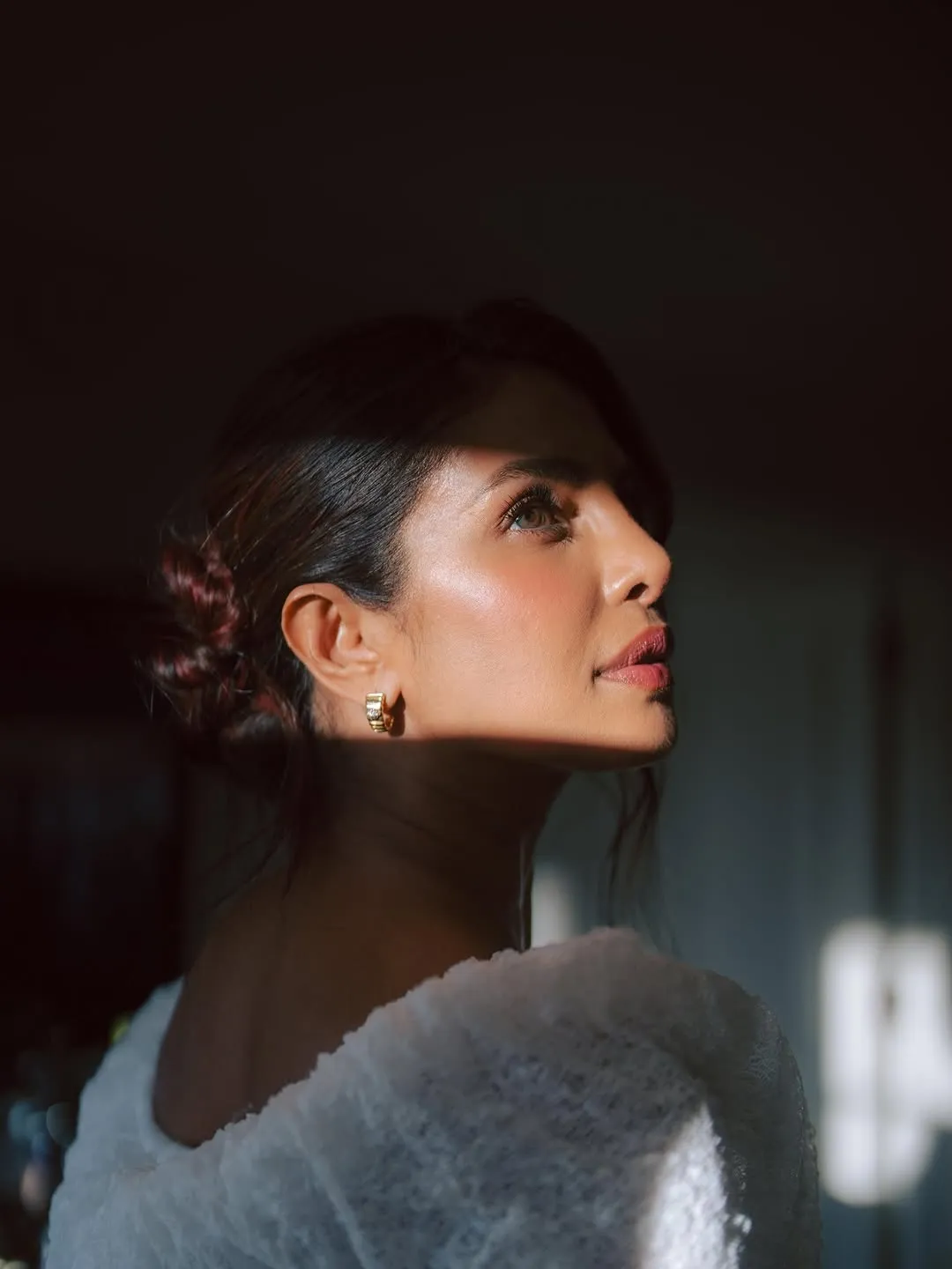 Priyanka Chopra Stuns in Elegant White Designer Outfit – Latest Photos (10)