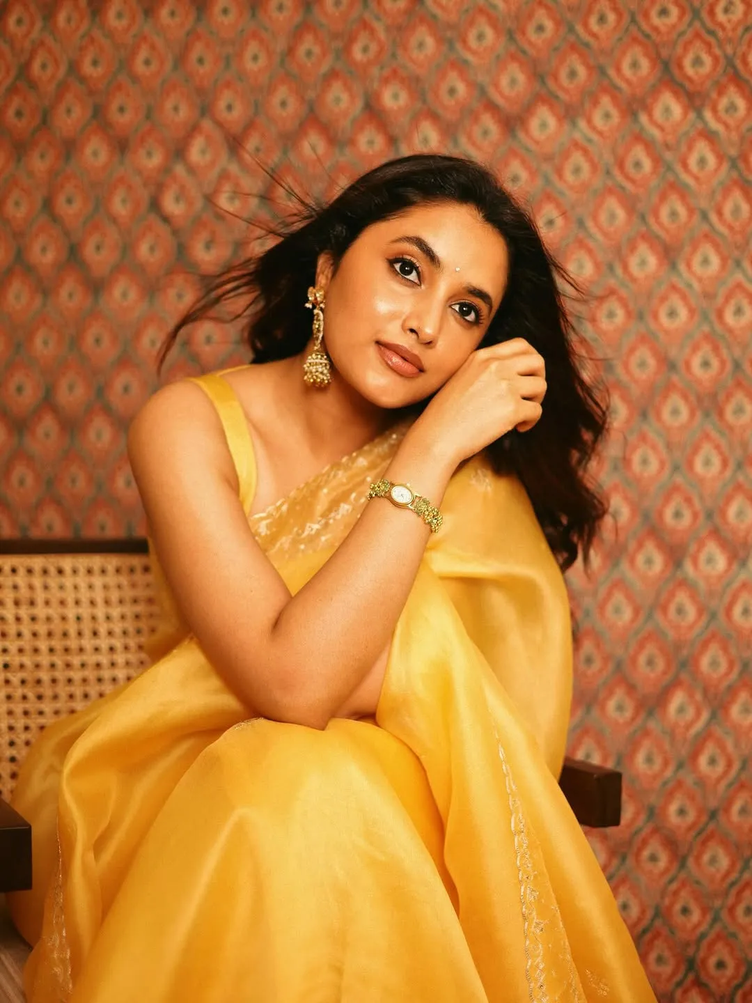 Priyanka Mohan Looks Radiant in Yellow Saree – Latest Stunning Photos (5)