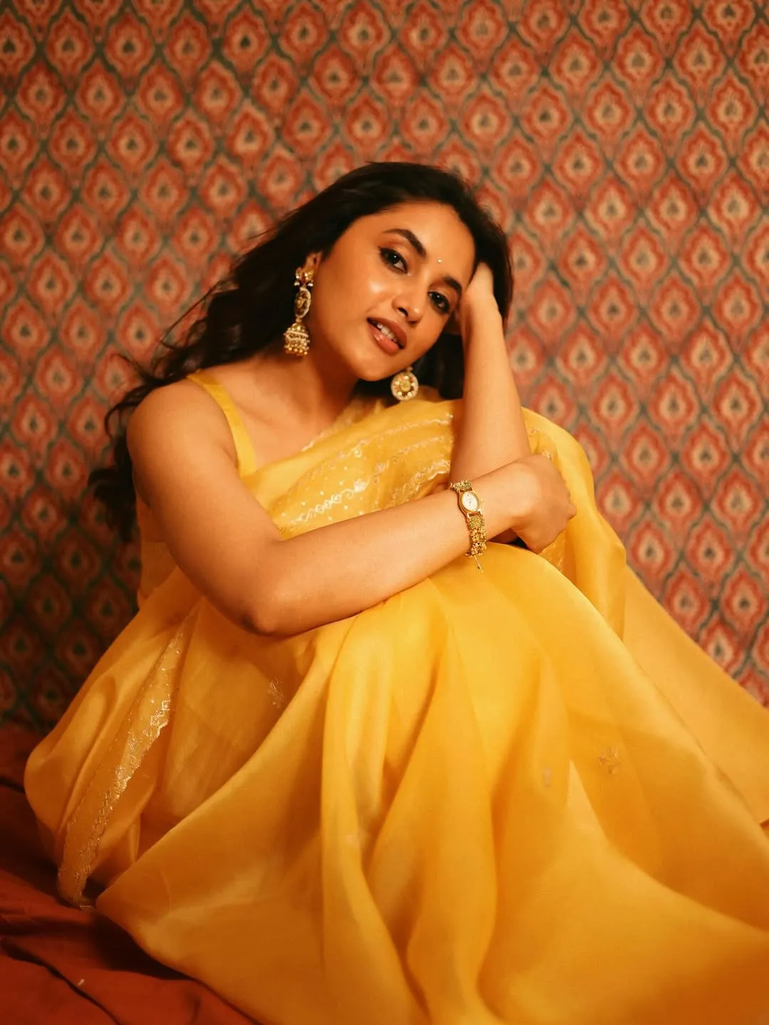 Priyanka Mohan Looks Radiant in Yellow Saree – Latest Stunning Photos (6)