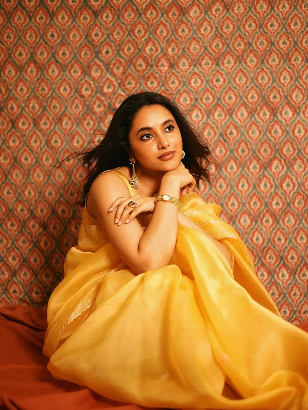 Priyanka Mohan Looks Radiant in Yellow Saree – Latest Stunning Photos (8)