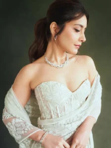 Raashi Khanna Looks Breathtaking in Elegant White Designer Outfit (1)