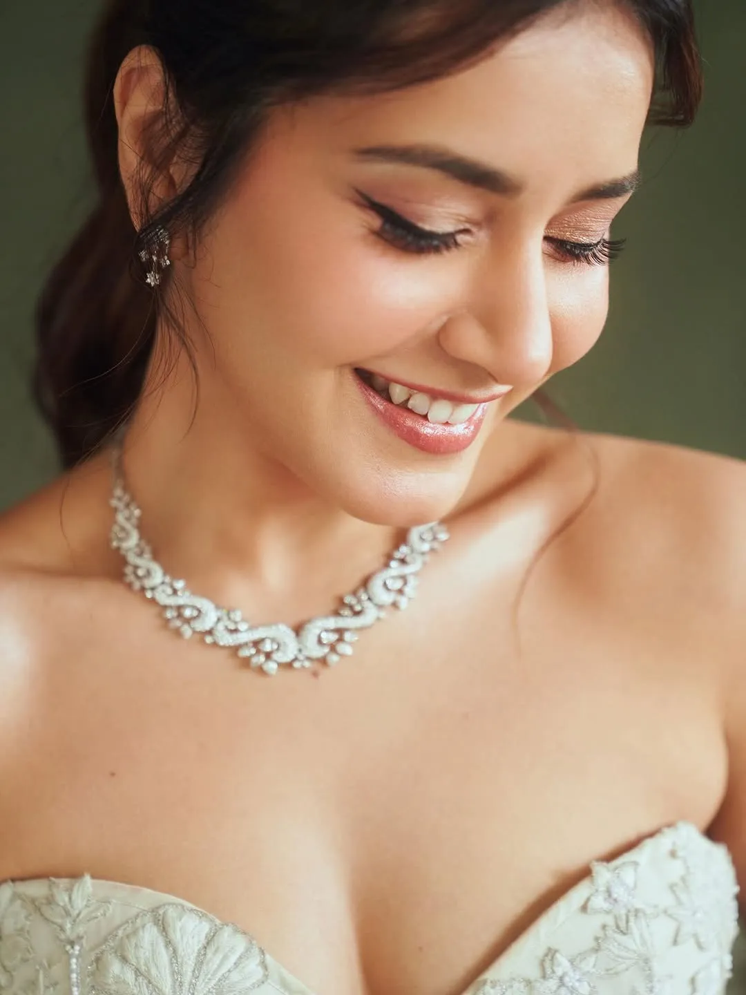 Raashi Khanna Looks Breathtaking in Elegant White Designer Outfit (11)