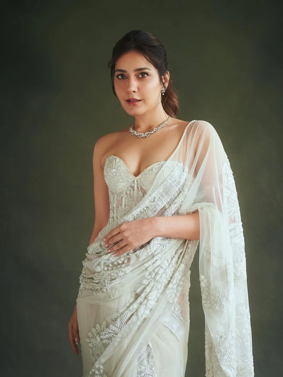 Raashi Khanna Looks Breathtaking in Elegant White Designer Outfit (6)